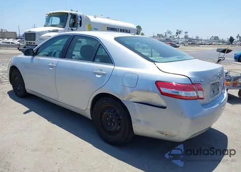 2011 Toyota Camry Le z USA, uszkodzony, nr VIN 4T1BF3EK0BU762237